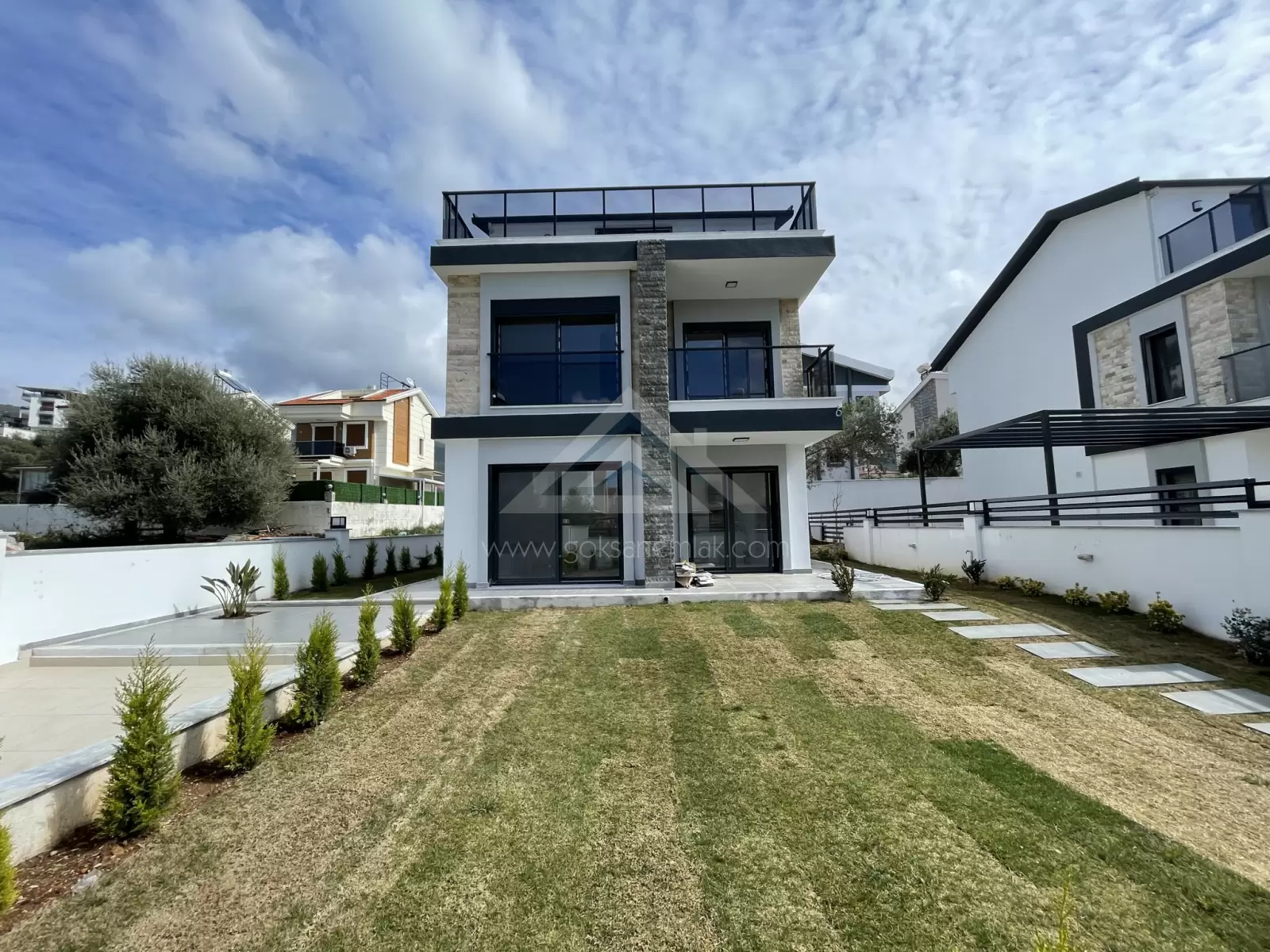 4+2 Detached Villa With Sea View For Sale in Didim Akbük
